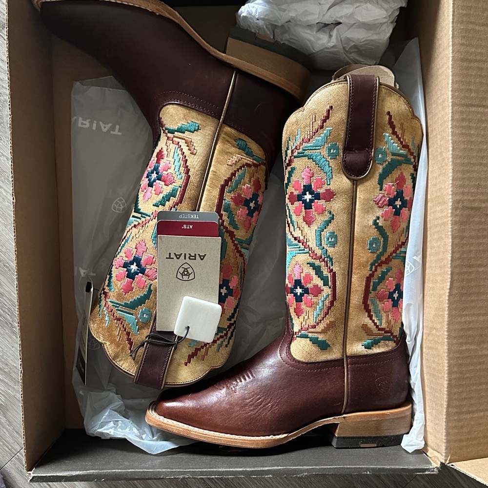 Ariat Women's Frontier Daniella Boots - Brazen Tan and Sanded White